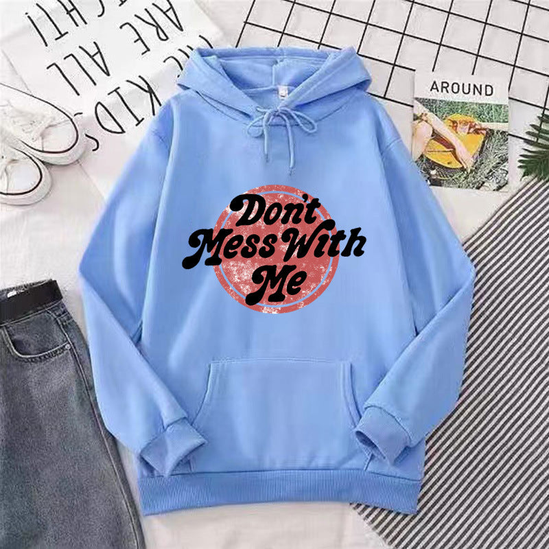Kvinnors hoodie med kreativt uttalande design Mirla-Eva Jonsson