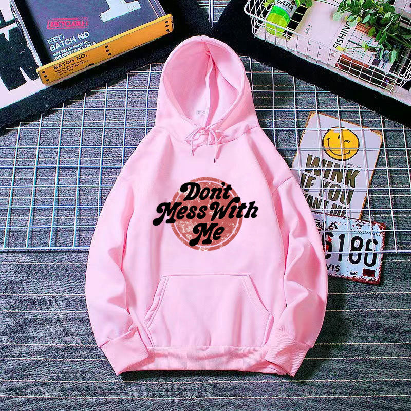 Kvinnors hoodie med kreativt uttalande design Mirla-Eva Jonsson