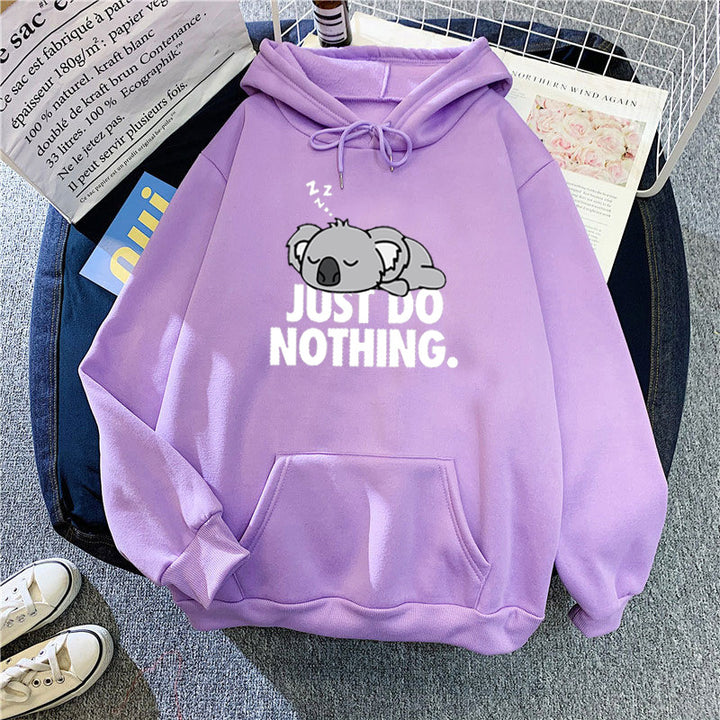Kvinnors hoodie med lekfull design av koala och motiverande text Mirla-Eva Jonsson