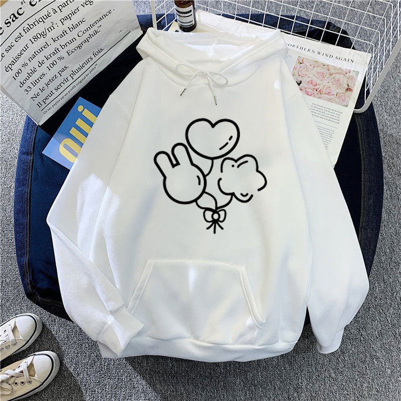 Kvinnors hoodie med lekfull grafisk design Mirla-Eva Jonsson