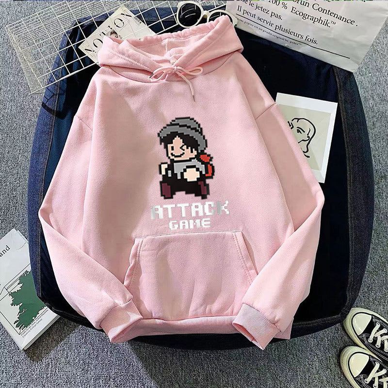 Kvinnors hoodie med lekfull retro speldesign Mirla-Eva Jonsson