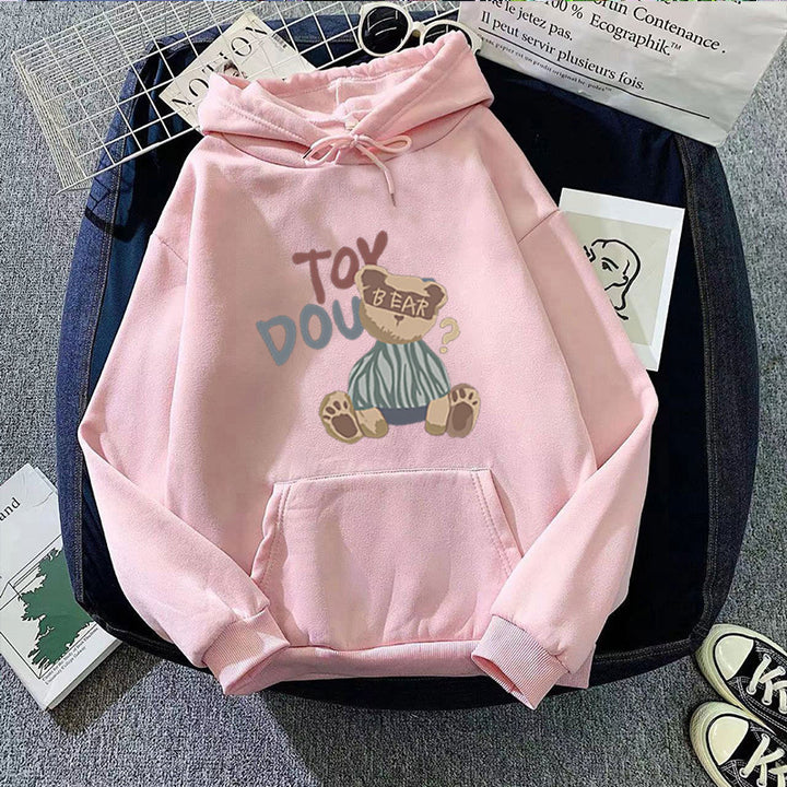 Kvinnors hoodie med lekfullt björnmotiv Mirla-Eva Jonsson