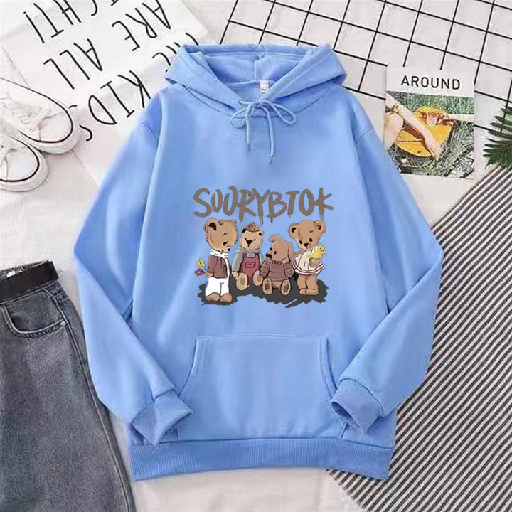 Kvinnors hoodie med lekfullt björnmotiv Mirla-Eva Jonsson