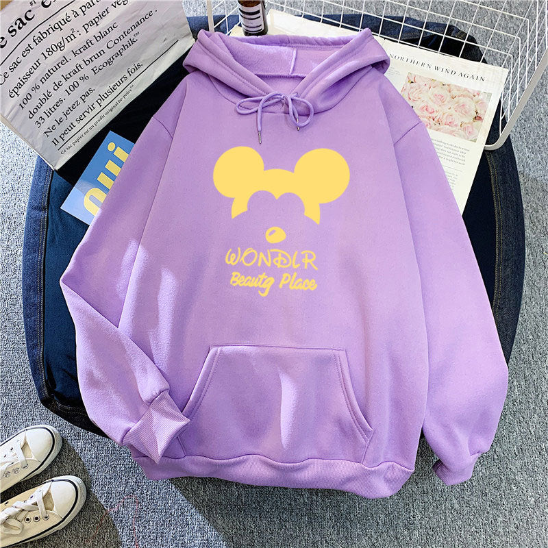 Kvinnors hoodie med lekfullt djurmotiv Mirla-Eva Jonsson