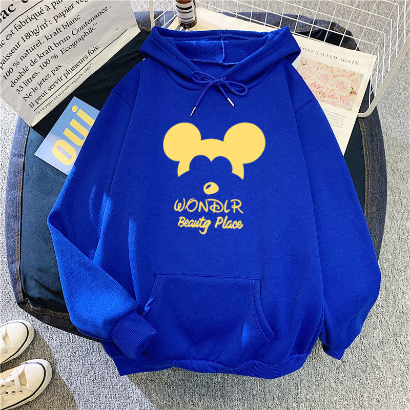 Kvinnors hoodie med lekfullt djurmotiv Mirla-Eva Jonsson