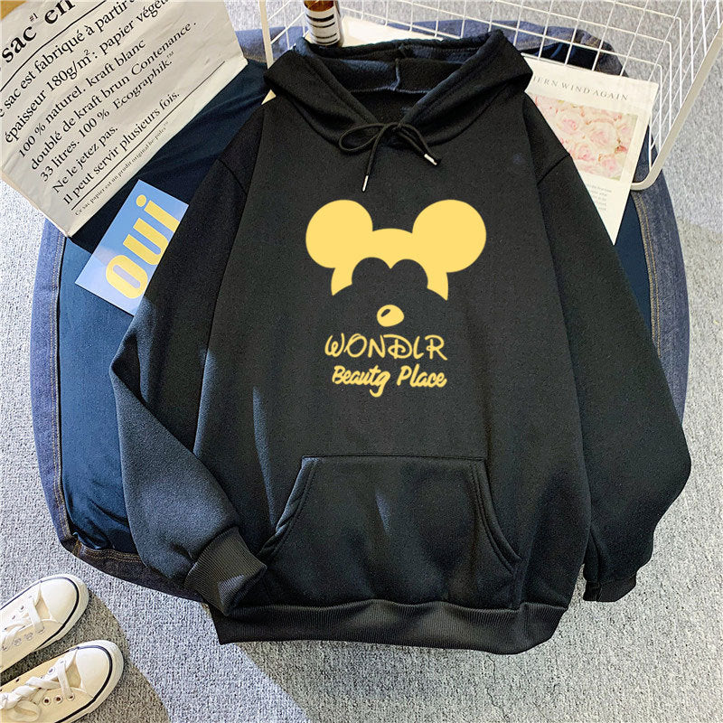 Kvinnors hoodie med lekfullt djurmotiv Mirla-Eva Jonsson