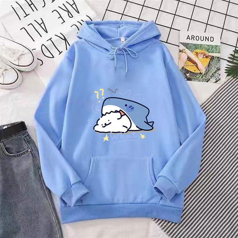 Kvinnors hoodie med lekfullt valmotiv Mirla-Eva Jonsson