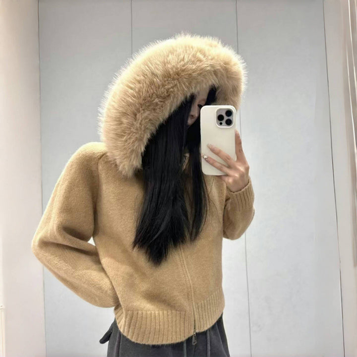 Kvinnors hoodie med lyxig pälskrage och praktiska fickor Mirla-Eva Jonsson