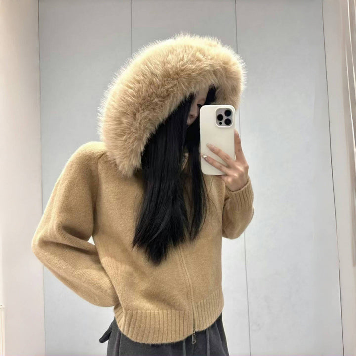 Kvinnors hoodie med lyxig pälskrage och praktiska fickor Mirla-Eva Jonsson