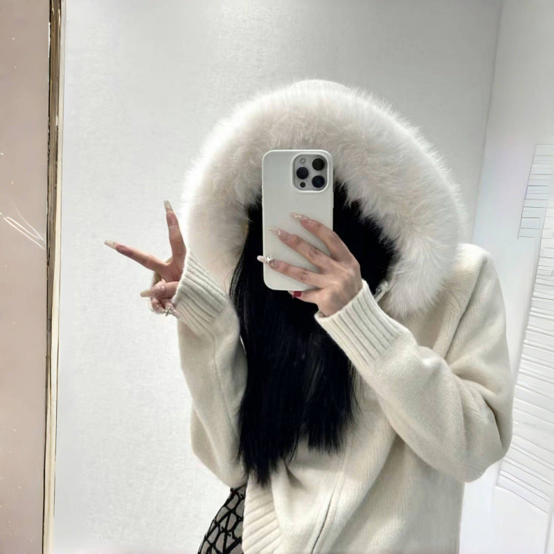 Kvinnors hoodie med lyxig pälskrage och praktiska fickor Mirla-Eva Jonsson