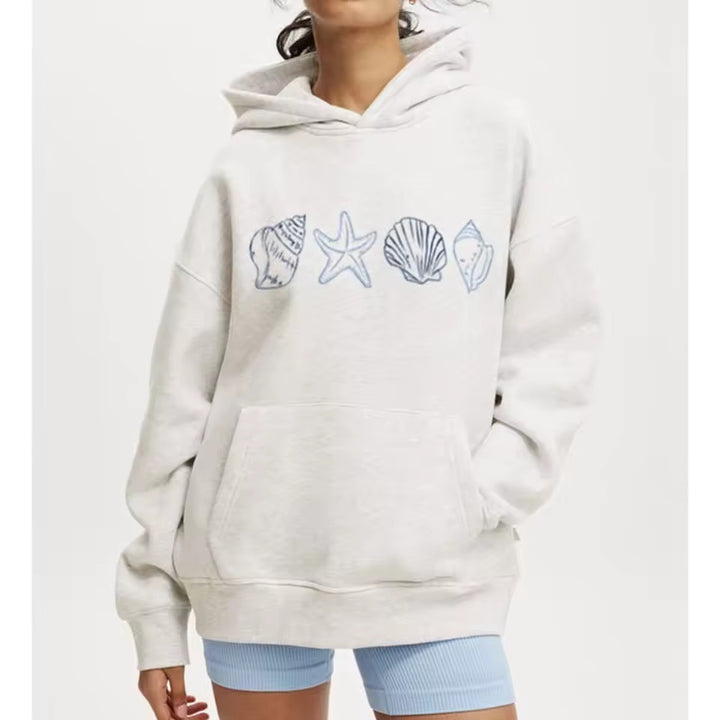 Kvinnors hoodie med maritimt motiv och mjukt tyg Mirla-Eva Jonsson