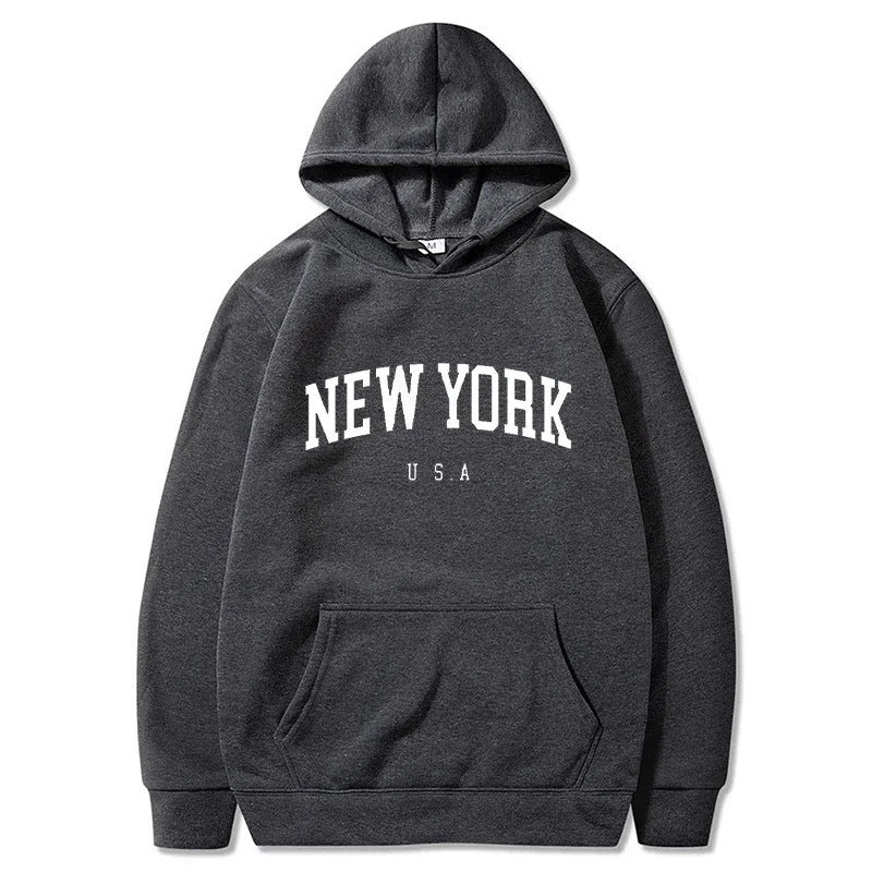 Kvinnors hoodie med moderiktigt New York-motiv och bekväm passform Mirla-Eva Jonsson