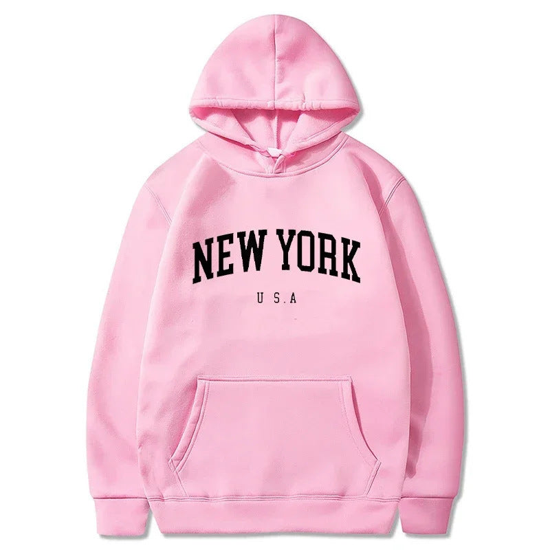 Kvinnors hoodie med moderiktigt New York-motiv och bekväm passform Mirla-Eva Jonsson