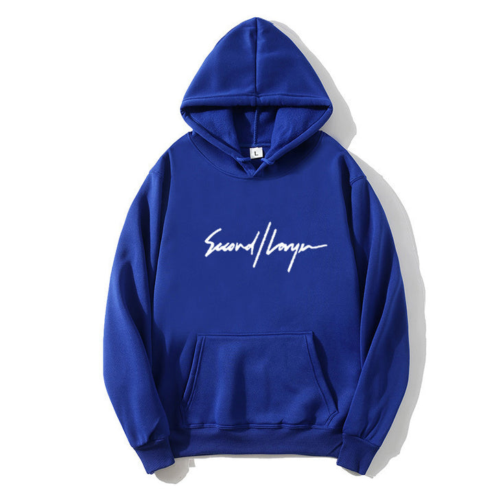Kvinnors hoodie med modern text och bekväm passform Mirla-Eva Jonsson