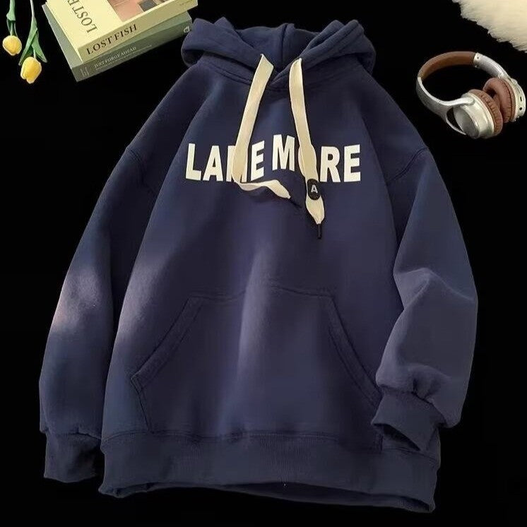 Kvinnors hoodie med modern text och exklusiv design Mirla-Eva Jonsson