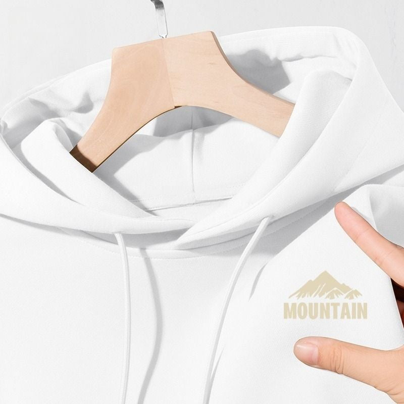 Kvinnors hoodie med modernt bergsmotiv och praktiska fickor Mirla-Eva Jonsson