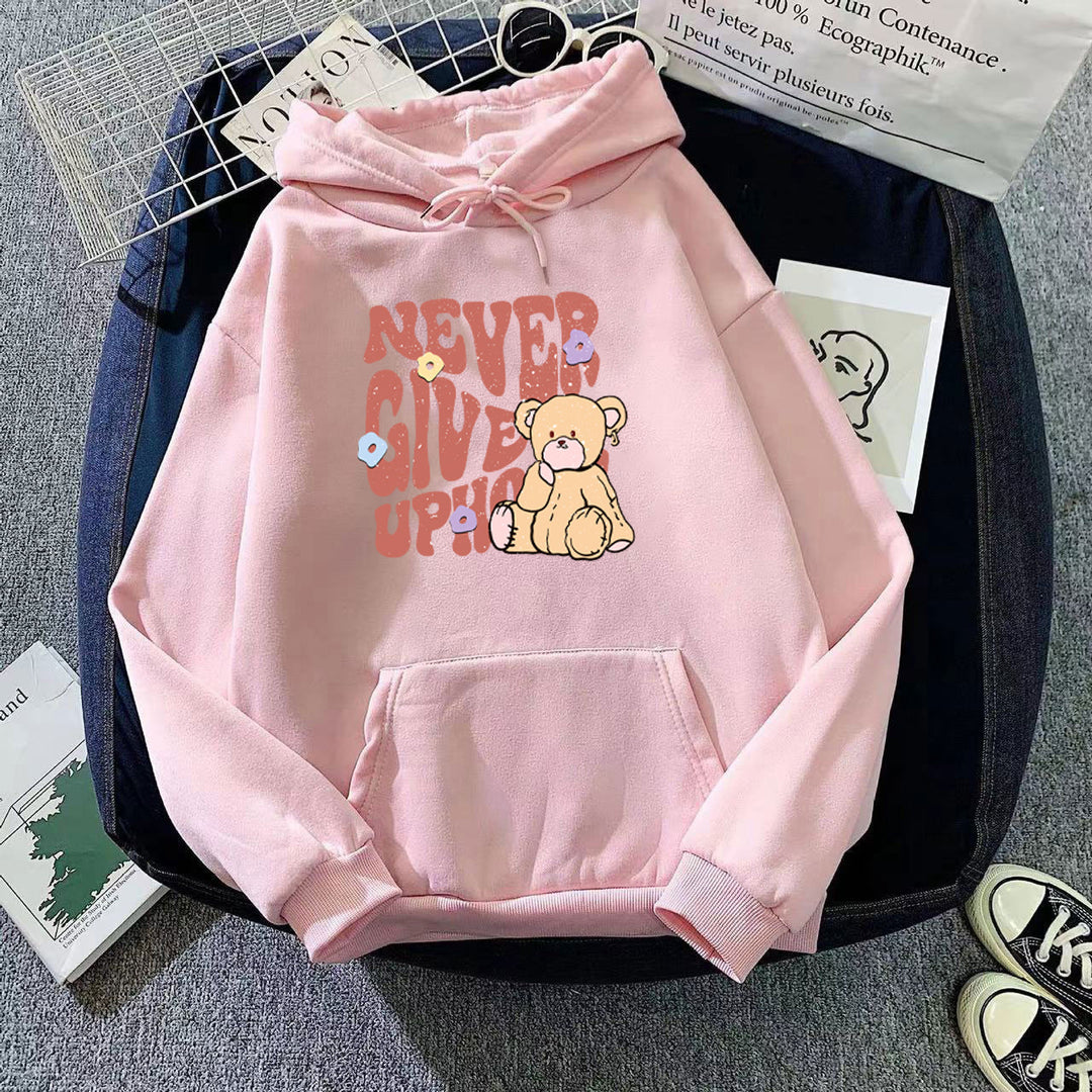 Kvinnors hoodie med motivationsdesign av björn Mirla-Eva Jonsson