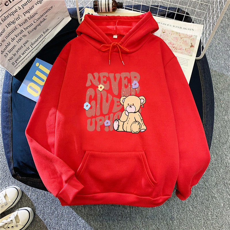 Kvinnors hoodie med motivationsdesign av björn Mirla-Eva Jonsson