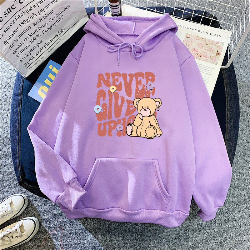 Kvinnors hoodie med motivationsdesign av björn Mirla-Eva Jonsson