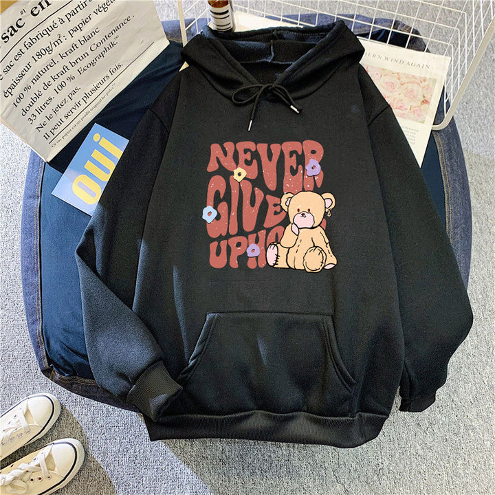 Kvinnors hoodie med motivationsdesign av björn Mirla-Eva Jonsson