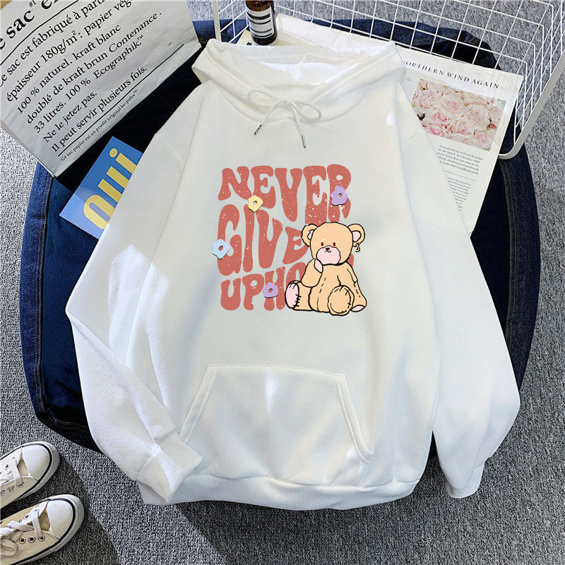 Kvinnors hoodie med motivationsdesign av björn Mirla-Eva Jonsson