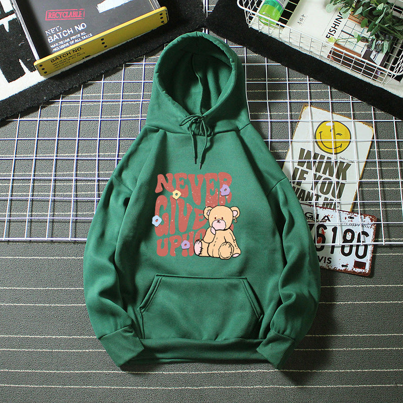 Kvinnors hoodie med motivationsdesign av björn Mirla-Eva Jonsson