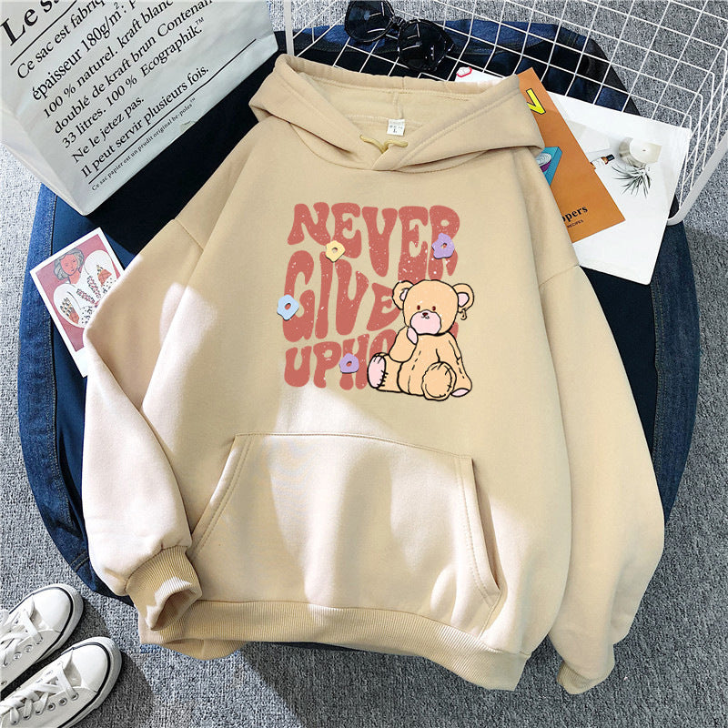 Kvinnors hoodie med motivationsdesign av björn Mirla-Eva Jonsson