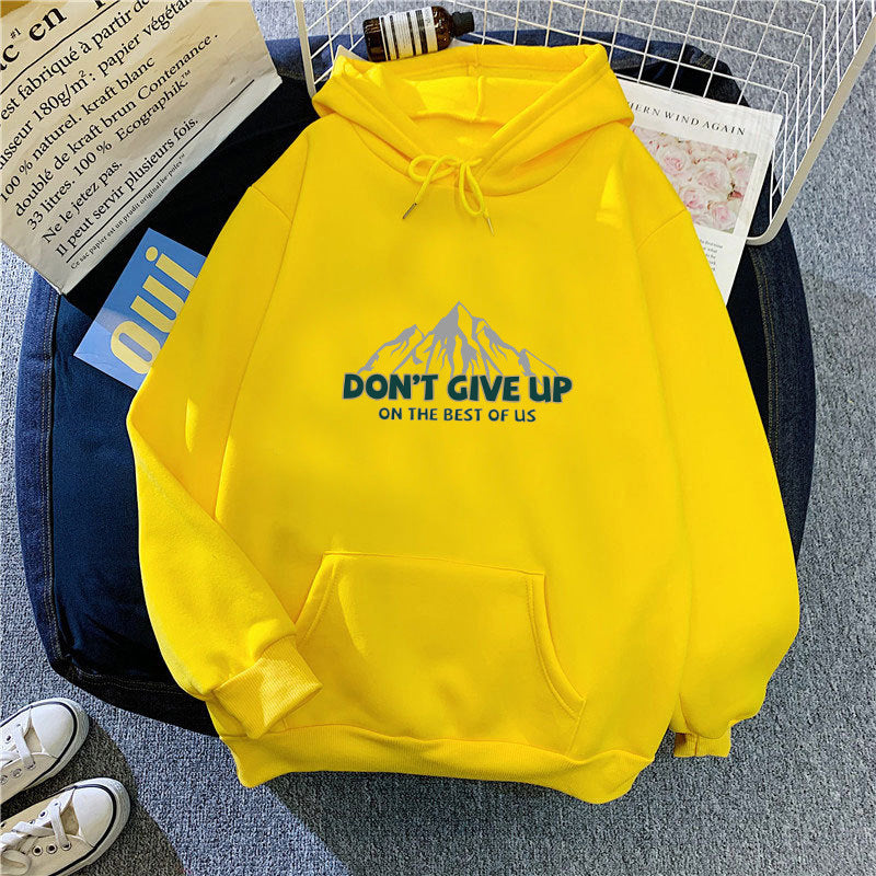 Kvinnors hoodie med motiverande bergsdesign Mirla-Eva Jonsson