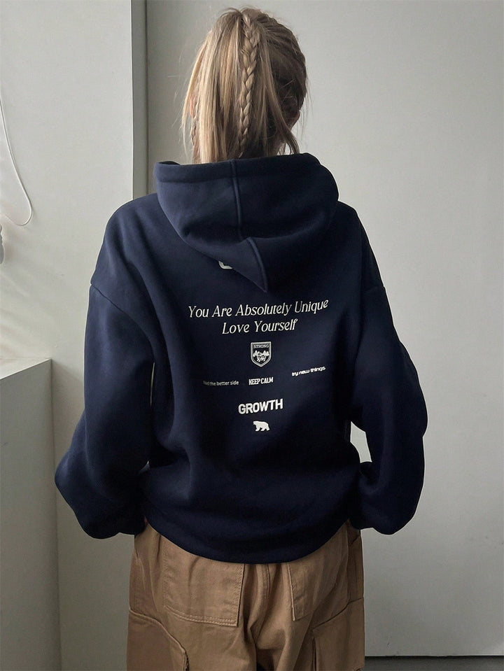 Kvinnors hoodie med motiverande text och bekväm passform Mirla-Eva Jonsson