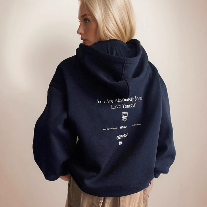 Kvinnors hoodie med motiverande text och bekväm passform Mirla-Eva Jonsson