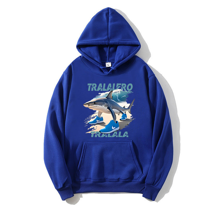 Kvinnors hoodie med rolig hajmotiv och grafiska element Mirla-Eva Jonsson