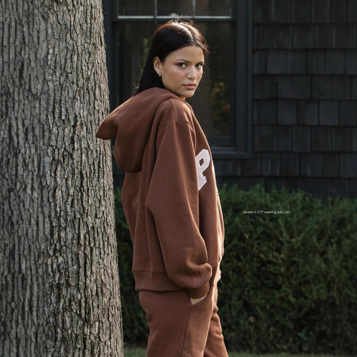 Kvinnors hoodie med slående bokstäver och mjukt innerfoder Mirla-Eva Jonsson