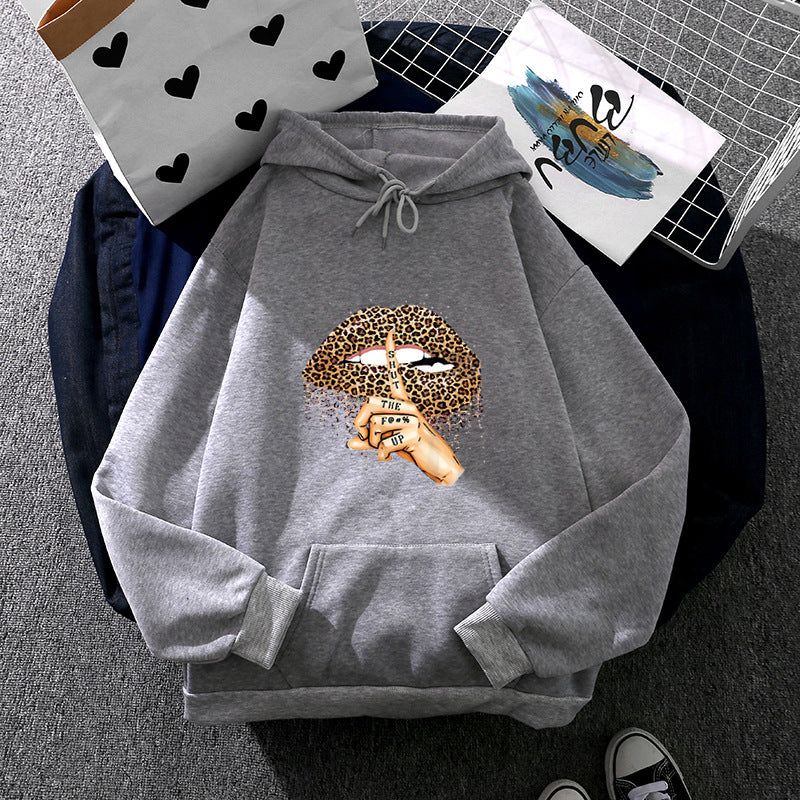 Kvinnors hoodie med slående leopardmönster Mirla-Eva Jonsson
