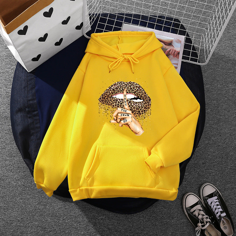Kvinnors hoodie med slående leopardmönster Mirla-Eva Jonsson