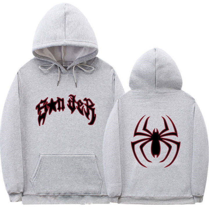 Kvinnors hoodie med slående spidermotiv och grov text Mirla-Eva Jonsson
