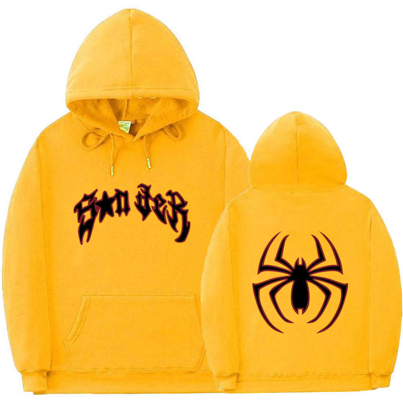 Kvinnors hoodie med slående spidermotiv och grov text Mirla-Eva Jonsson
