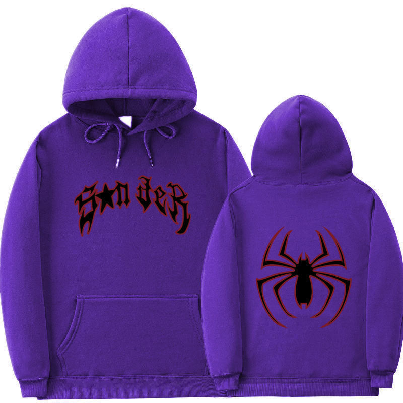 Kvinnors hoodie med slående spidermotiv och grov text Mirla-Eva Jonsson