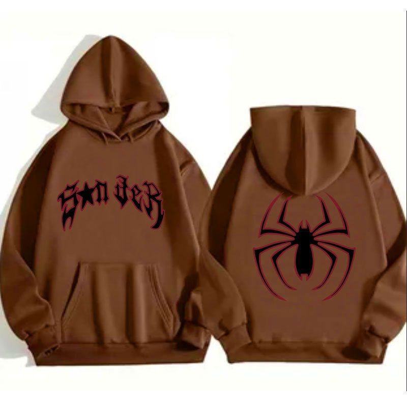Kvinnors hoodie med slående spidermotiv och grov text Mirla-Eva Jonsson
