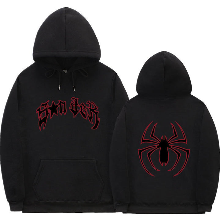 Kvinnors hoodie med slående spidermotiv och grov text Mirla-Eva Jonsson