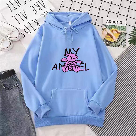 Kvinnors hoodie med söt ängelbjörn design Mirla-Eva Jonsson