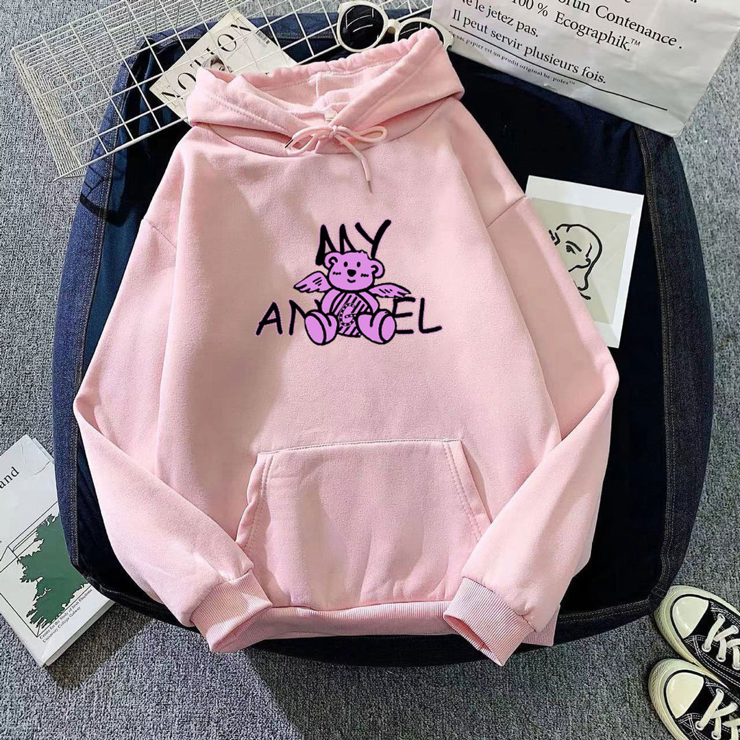 Kvinnors hoodie med söt ängelbjörn design Mirla-Eva Jonsson