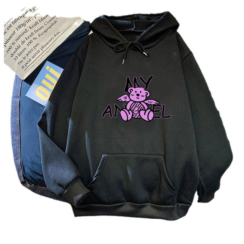 Kvinnors hoodie med söt ängelbjörn design Mirla-Eva Jonsson