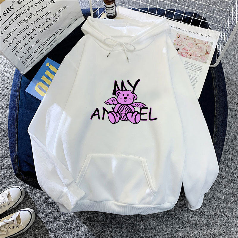 Kvinnors hoodie med söt ängelbjörn design Mirla-Eva Jonsson