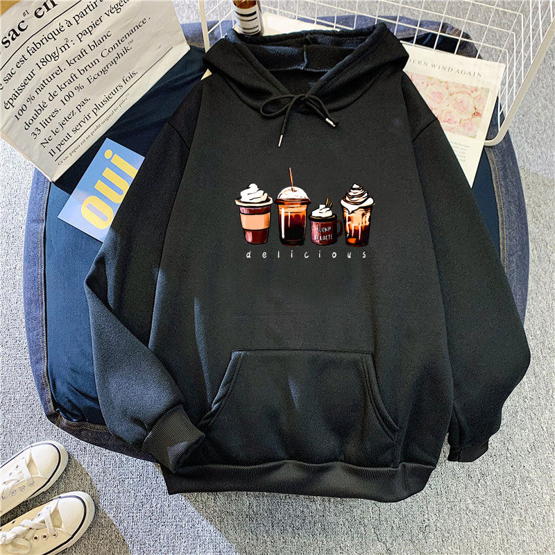 Kvinnors hoodie med söt dryckmotiv Mirla-Eva Jonsson