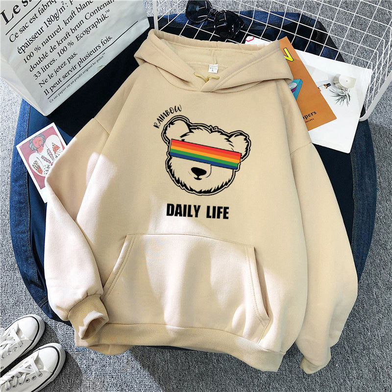 Kvinnors hoodie med stilfullt björnmotiv Mirla-Eva Jonsson