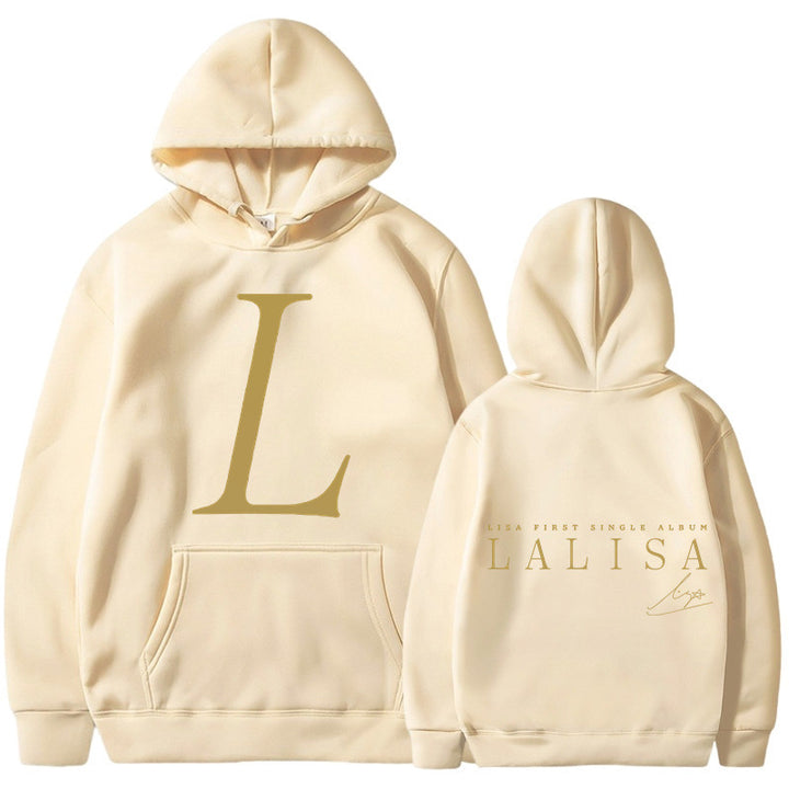 Kvinnors hoodie med stiliga initialtryck och generös känguruficka Mirla-Eva Jonsson