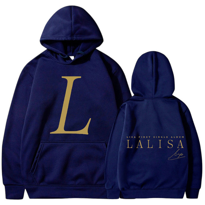Kvinnors hoodie med stiliga initialtryck och generös känguruficka Mirla-Eva Jonsson