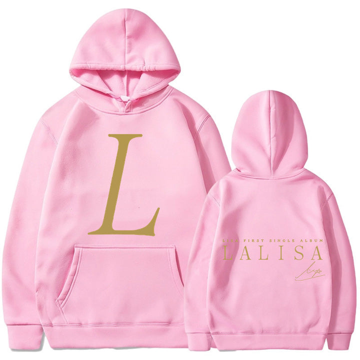 Kvinnors hoodie med stiliga initialtryck och generös känguruficka Mirla-Eva Jonsson