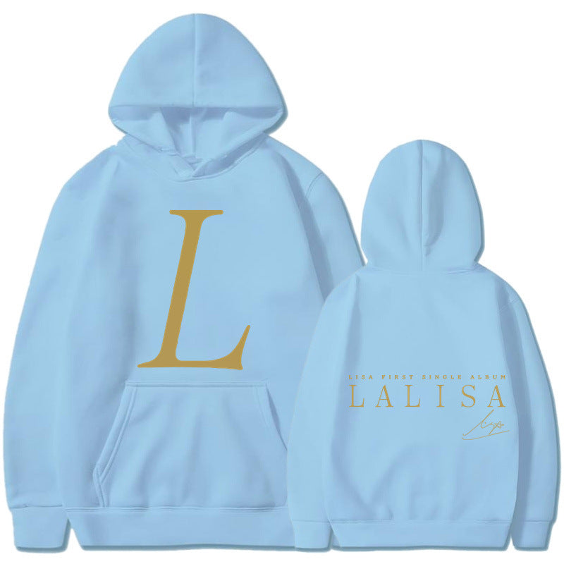 Kvinnors hoodie med stiliga initialtryck och generös känguruficka Mirla-Eva Jonsson