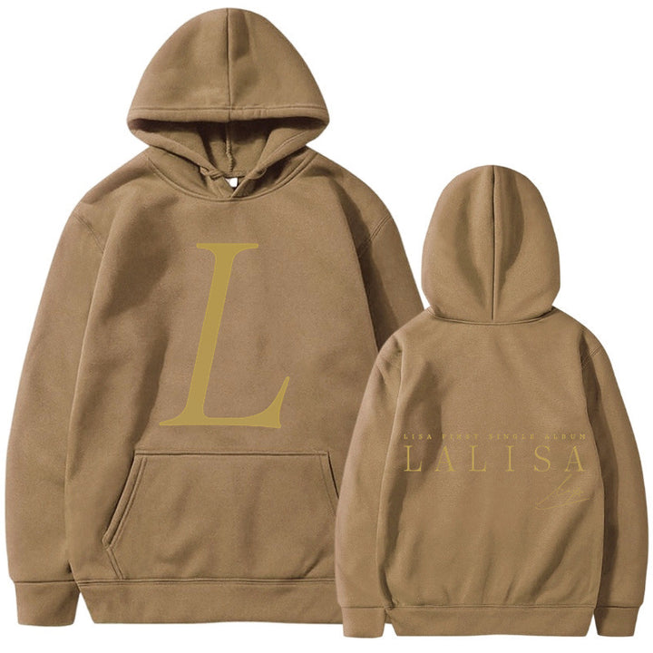 Kvinnors hoodie med stiliga initialtryck och generös känguruficka Mirla-Eva Jonsson